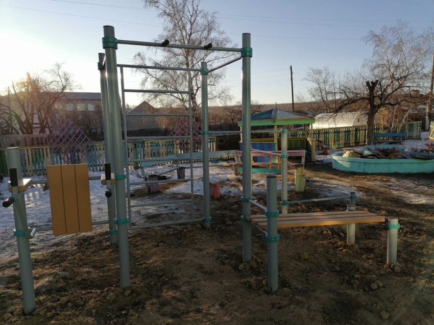 «Открытые сердца» подарили детскому дому поселка Орловский в Забайкалье новую воркаут-площадку